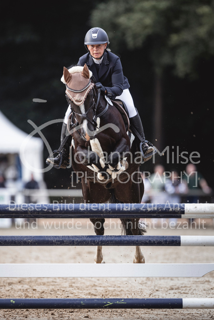 240906_BuCha_PonyA-5j-151 | Deine schönsten Turniermomente als professionelle Fotos! Entdecke hochwertige Pferdesport-Fotografie im Online-Shop. Jetzt Fotos finden & bestellen!