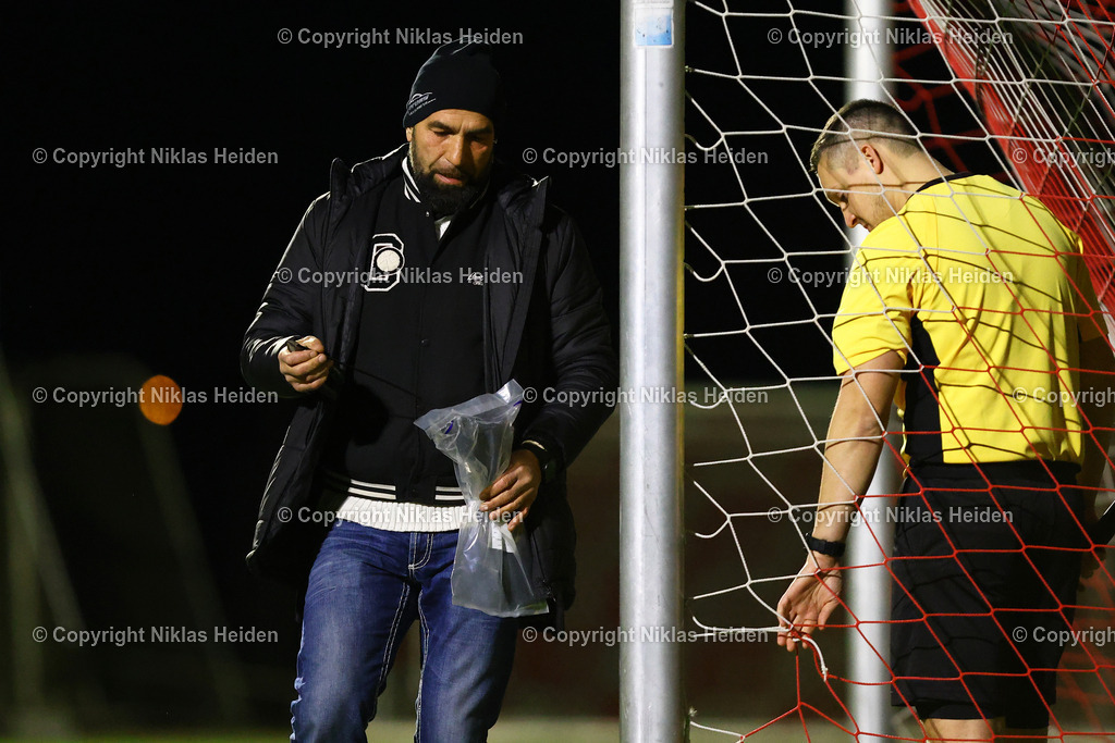 NH_FCKiliaKiel_TuSRotenhof_FlensOberliga_18032026 | Hüsnu Özdemir (Torwarttrainer, FC Kilia Kiel) musste die Löcher in den Netzen flickenFußball I Herren I Flens Oberliga I Saison 2025-2026 I 18. Spieltag I FC Kilia Kiel - TuS Rotenhof I 18.03.2026 I Kilia Stadion