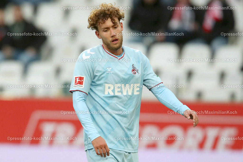 RWE06012401038 | 06.01.2024, Essen, Fußball, Herren, Stadion an der Hafenstraße, Testspiel, Rot-Weiss Essen – 1. FC Köln:  Luca Waldschmidt (1.FC Köln) trifft zum 2:3. Torjubel nach dem Tor.
DFB regulations prohibit any use of photographs as image sequences and or quasi-video.