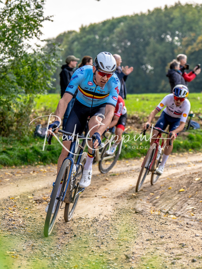 20251012_DSC03777 | Sportfotografie, Eventfotografie, Porträtfotografie, Radsport Fotograf, Triathlon Fotograf, Düsseldorf Fotograf, Köln Fotograf, Actionfotografie, Teamfotografie, Peoplefotografie, Business Portraits, Veranstaltungsfotografie, Reportagefotografie - Realisiert mit Pictrs.com