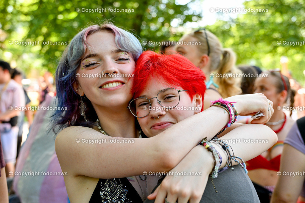 Linzpride 2024_ 06.07.2024-79 | 06.07.2024, Linz, AUT, Linzpride 2024, im Bild Teilnehmer an der Linz Pride 2024