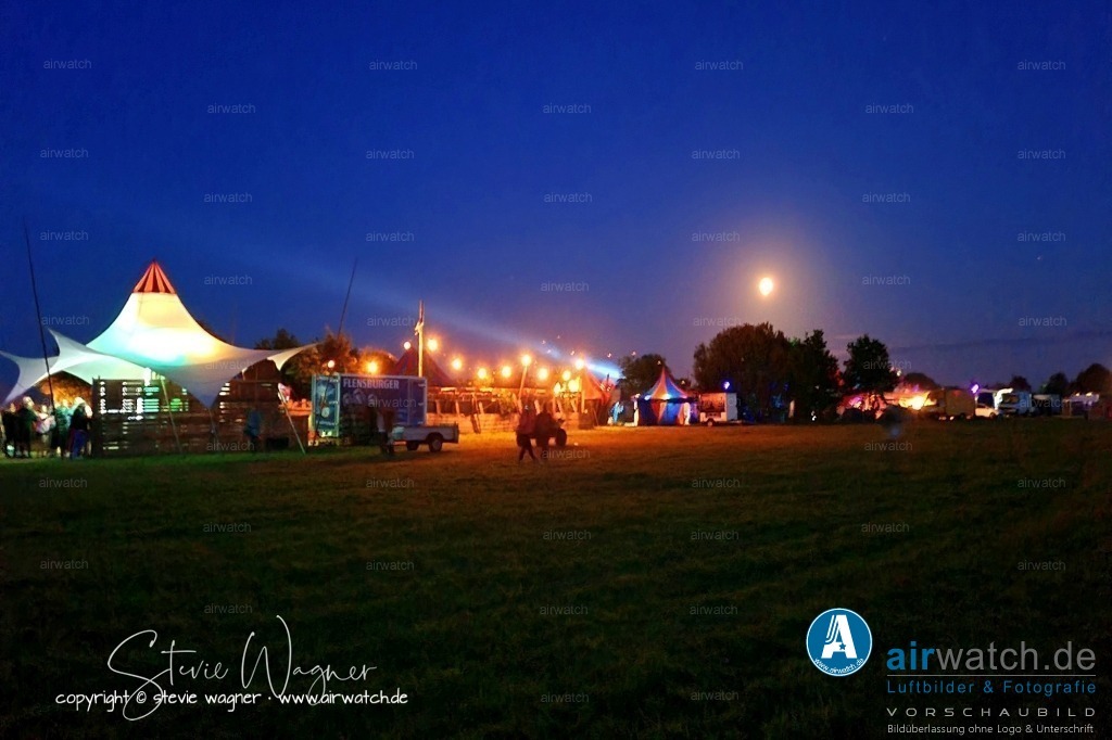 Bachblyten® Festival 2023 | Entdecken Sie atemberaubende Luftbilder und Fotografien auf airwatch.de - Tauchen Sie ein in eine Welt voller faszinierender Aufnahmen aus der Vogelperspektive.