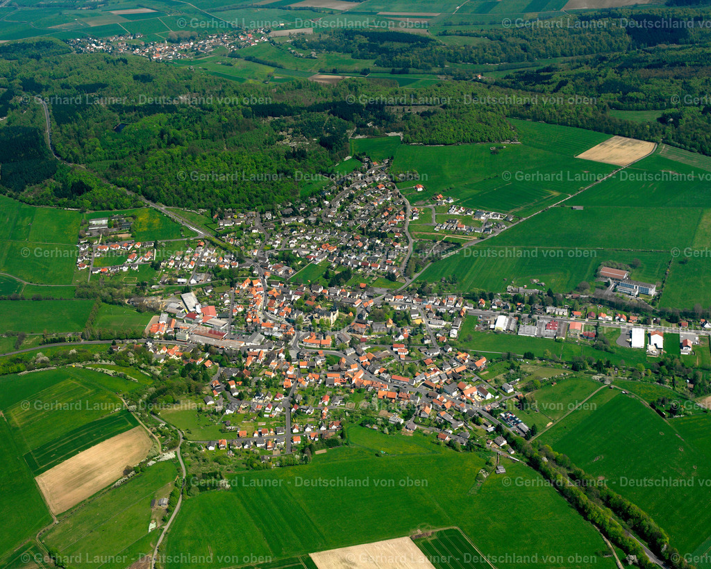 2615152 | ROMROD 07.06.2006 Ortsansicht am Rande von landwirtschaftlichen Feldern und Nutzflächen  in Romrod im Bundesland Hessen, Deutschland // Village view on the edge of agricultural fields and land  in Romrod in the state Hesse, Germany Foto: Gerhard Launer