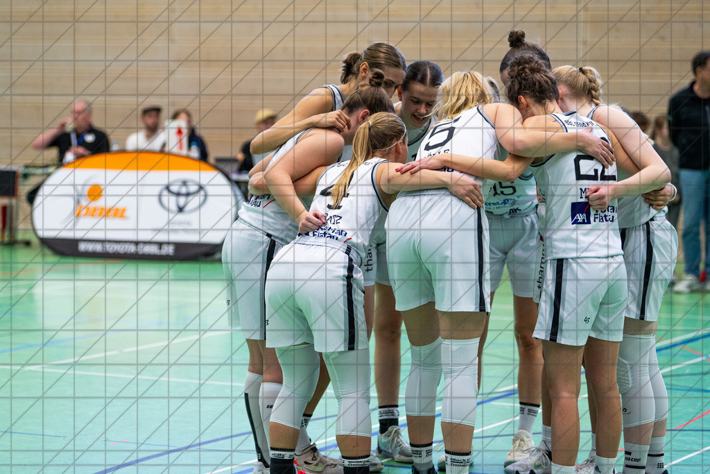 2. DBBL Nord 24/25 | 06.10.2024 | BBC OS vs. Bender Baskets Grünberg | 2. DBBL Nord 24/25 | 06.10.2024 | BBC OS vs. Bender Baskets Grünberg - - - - - CREDIT, www.bullenfotos.de, Martin König, Hörner Weg 40, D-49078 Osnabrück, +4917663732967, Nutzung und Weitergabe nur zu den vereinbarten Zwecken. Presseanfragen an Urheber. Alle Rechte beim Urheber. - - - - - - Realisiert mit Pictrs.com