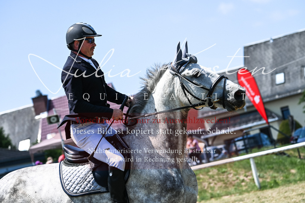 DSC_0033 | Pferde- und Turnierfotografie in Westsachsen. Pferdeportraits, Auftragszeichnungen und intuitive Kunst.