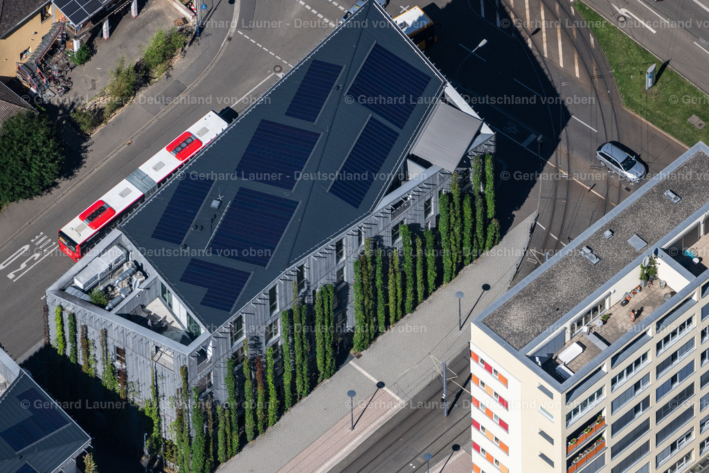 4033633 | FREIBURG IM BREISGAU 30.06.2020 Gebäudekomplex der Hotelanlage GREEN CITY HOTEL VAUBAN mit begrünter Außenfassade am Paula-Modersohn-Platz in Freiburg im Breisgau im Bundesland Baden-Württemberg, Deutschland. Weiterführende Informationen bei: GREEN CITY HOTEL VAUBAN gGMBH. // Building complex of the hotel complex GREEN CITY HOTEL VAUBAN with green exterior facade on Paula-Modersohn-Platz in Freiburg im Breisgau in the state Baden-Wuerttemberg, Germany. Further information at: GREEN CITY HOTEL VAUBAN gGMBH. Foto: Gerhard Launer