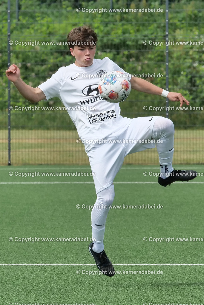 Fußball : C-Junioren : Aufstieg Regionalliga West : SUS 09 Dinslaken - Vfb 03 Hilden am 04.06.2026 in Dinslaken | Fußball : C-Junioren : Aufstieg Regionalliga West : SUS 09 Dinslaken (rotr Trikots)- Vfb 03 Hilden (weiße Trikots) am 04.06.2026 in Dinslaken - Realisiert mit Pictrs.com