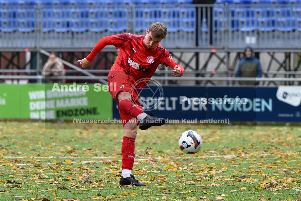 FC Kilia Kiel vs SC Rapid Lübeck | Yannik Jakubowski (Kilia #27) / Fußball-Oberliga Männer 2026/2027 / FC Kilia Kiel vs SC Rapid Lübeck / Kilia Sportplatz / Kiel / 24.10.26 - Realisiert mit Pictrs.com