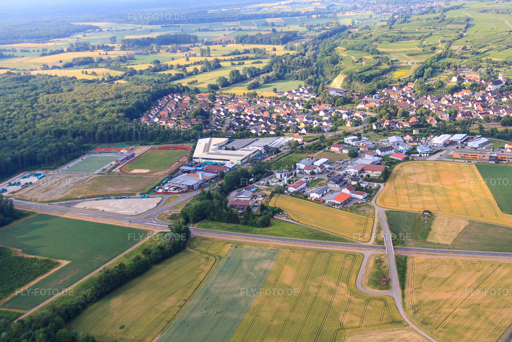 Luftbild: Ortsansicht aus Norden in Gottenheim im Bundesland Baden-Württemberg in Deutschland. Foto: IMG_68196.jpg vom 19.06.2014 durch Werner Riehm/FLY-FOTO.de