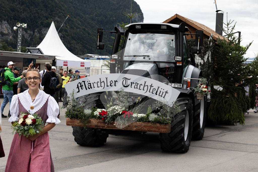 ESAF2025_Freitag_4150 | Die Schwinger des Schwyzer Kantonalen Schwingerverbandes: Fotos, die Dynamik und Leidenschaft festhalten, sowie emotionale Momente aus dem traditionellen Schwingsport zeigen. - Realisiert mit Pictrs.com