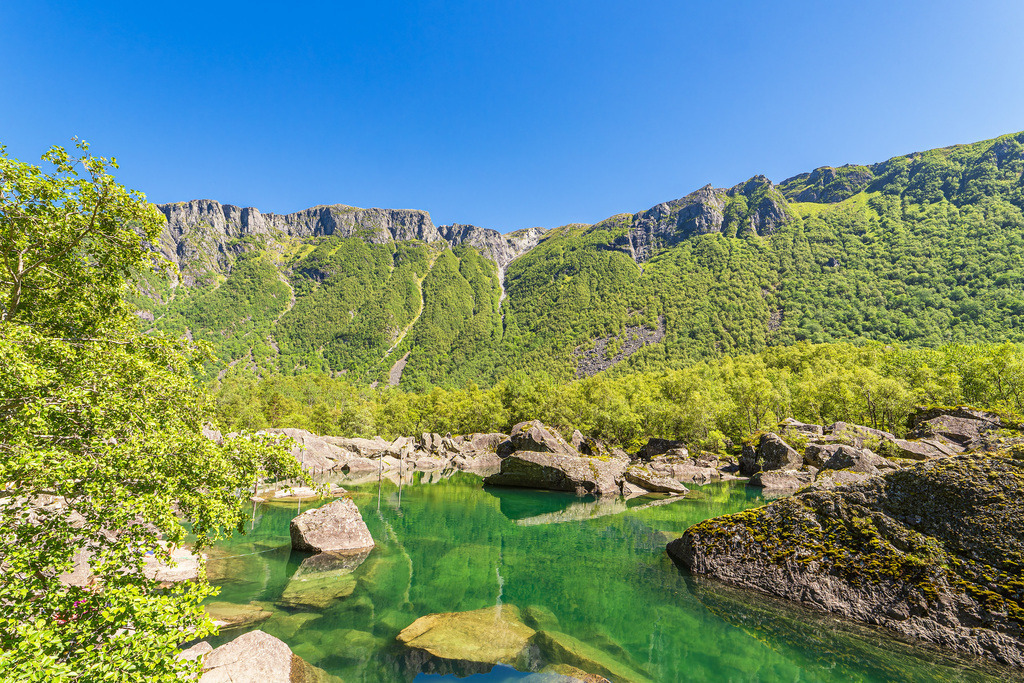Blick auf den Gletschersee Bondhusvatnet nahe Sunndal in Norwegen | Blick auf den Gletschersee Bondhusvatnet nahe Sunndal in Norwegen.