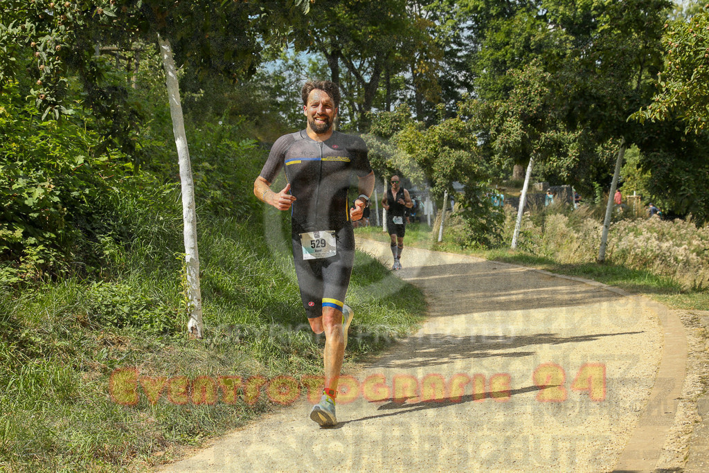 250824_1411_EX1_5283 | Sportfotografie im Rhein-Sieg Kreis, Köln, Bonn, NRW, Rheinland Pfalz, Hessen, etc. Unser Tätigkeitsfeld umfasst den Laufsport vom Volkslauf über den Marathon, Duathlon, Triathon bis zum Ultralauf wie Kölnpfad Ultra oder Schindertrail.