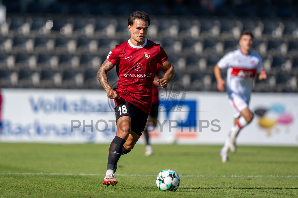 SG Sonnenhof Großaspach vs. Fortuna Köln, Fussball, 3. Liga, 1. Spieltag, 08.08.2026 | Niklas Pollex (SG Sonnenhof Großaspach, #18),SG Sonnenhof Großaspach vs. Fortuna Köln, Fussball, 3. Liga, 1. Spieltag, 08.08.2026,DFB regulations prohibit any use of photographs as image sequences and/or quasi-video
