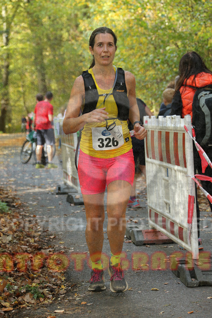 221030_1312_EX1_7498 | Sportfotografie im Rhein-Sieg Kreis, Köln, Bonn, NRW, Rheinland Pfalz, Hessen, etc. Unser Tätigkeitsfeld umfasst den Laufsport vom Volkslauf über den Marathon, Duathlon, Triathon bis zum Ultralauf wie Kölnpfad Ultra oder Schindertrail.