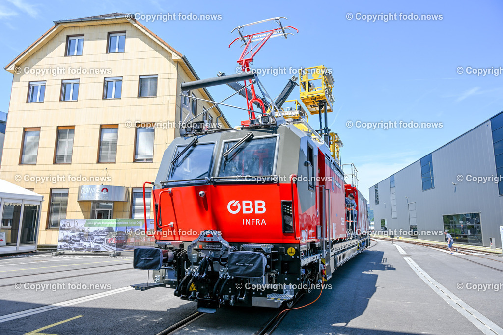 Pressekonferenz OeBB-Infrastruktur AG und Plasser _ Theurer_  guene Instandhaltungsflotte_ 01.06.2023-16 | 01.06.2023, Hafenstrasse, AUT, Pressekonferenz OeBB-Infrastruktur AG und Plasser & Theurer,  Praesentation des ersten Fahrzeugs der neuen gruenen Instandhaltungsflotte, im Bild erstes Fahrzeug der neuen gruenen Instandhaltungsflotte