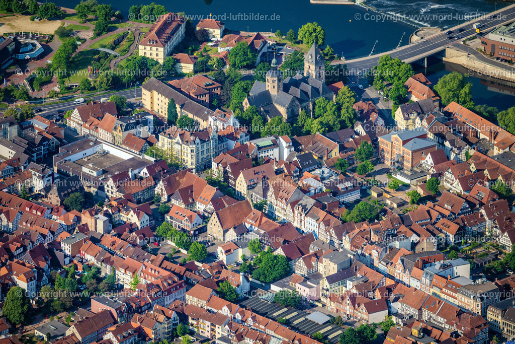 Hameln_Altstadt_ELS_0397050623 | HAMELN 05.06.2023 Altstadtbereich und Innenstadtzentrum in Hameln im Bundesland Niedersachsen, Deutschland. Weiterführende Informationen bei: Stadt Hameln. // Old Town area and city center in Hameln in the state Lower Saxony, Germany. Further information at: Stadt Hameln. Foto: Martin Elsen