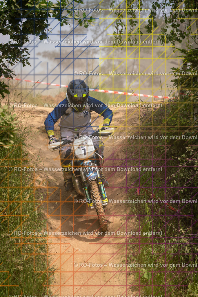 Niederwürzbach 3 Lauf-354 | Sportfotografie von RO-Fotos: Motorsport, Motocross, Enduro, Laufveranstaltungen und Triathlon. Professionelle Fotos von Sportlern und Events. - Realisiert mit Pictrs.com