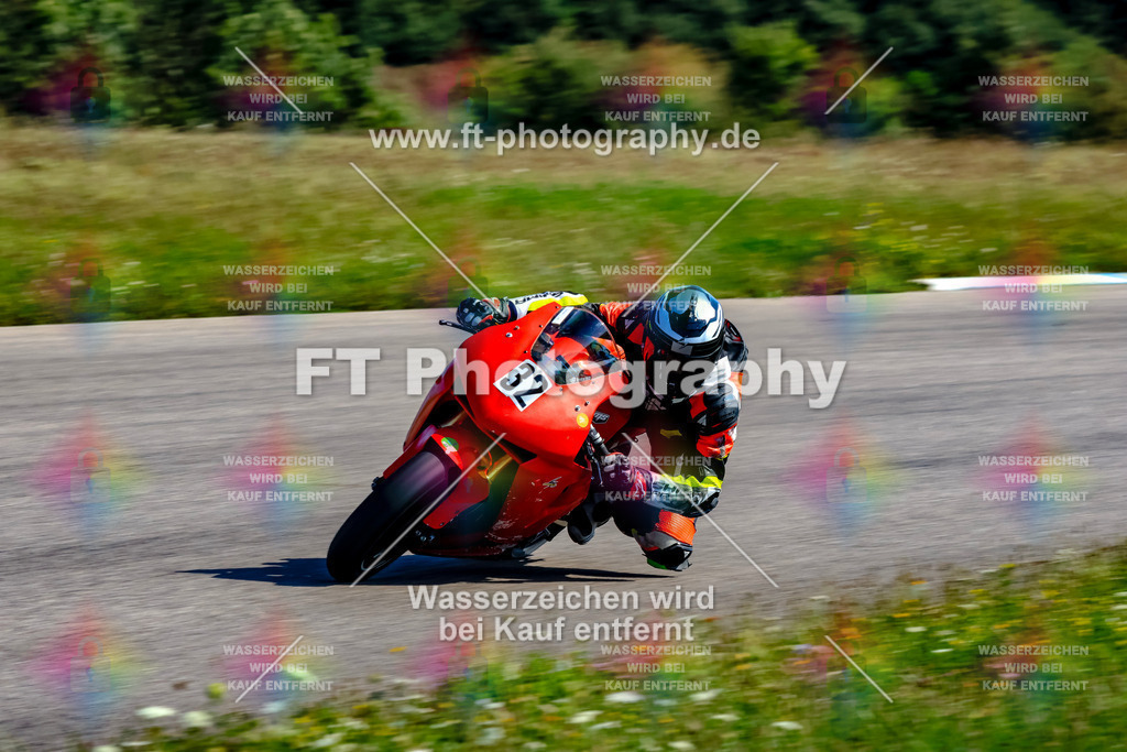 032-4123 | Hier findet Ihr Bilder von Touristenfahrten auf der Nürburgring Nordschleife oder von anderen Veranstaltungen die ich besucht habe. Viel Spass beim Durch Schauen 
