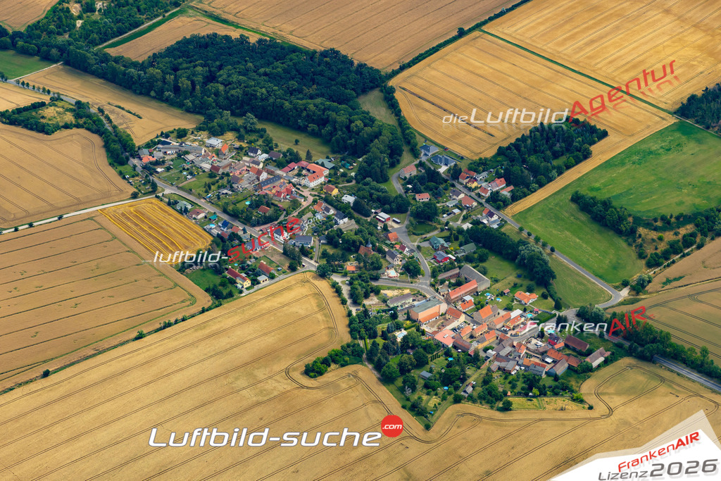 Die Luftaufnahme Krössuln - Teuchern wurde 2022 vom Flugzeug aus (keine Drohne) erstellt. Hohe Auflösung -für große Poster und Wandbilder geeignet - Garantiert!