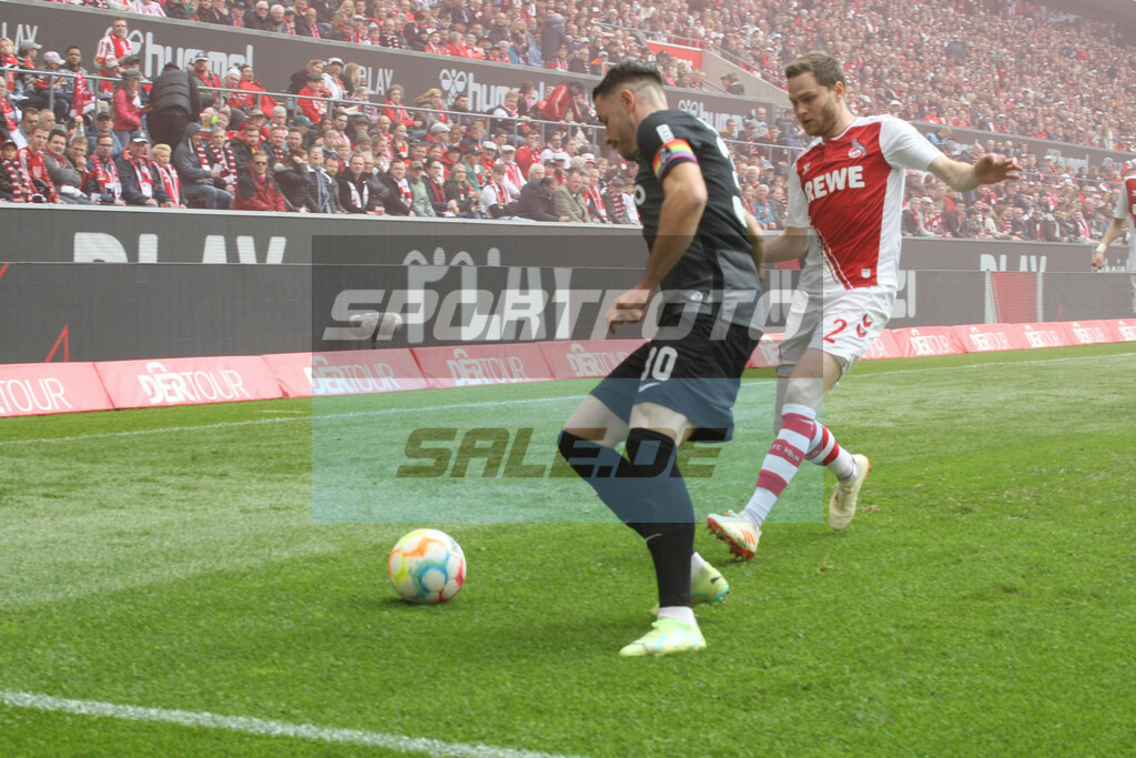 1. FC Köln - SC Freiburg | Christian Günter, dahiner Benno Schmitz - © Sportfoto-Sale (MK) - Realisiert mit Pictrs.com