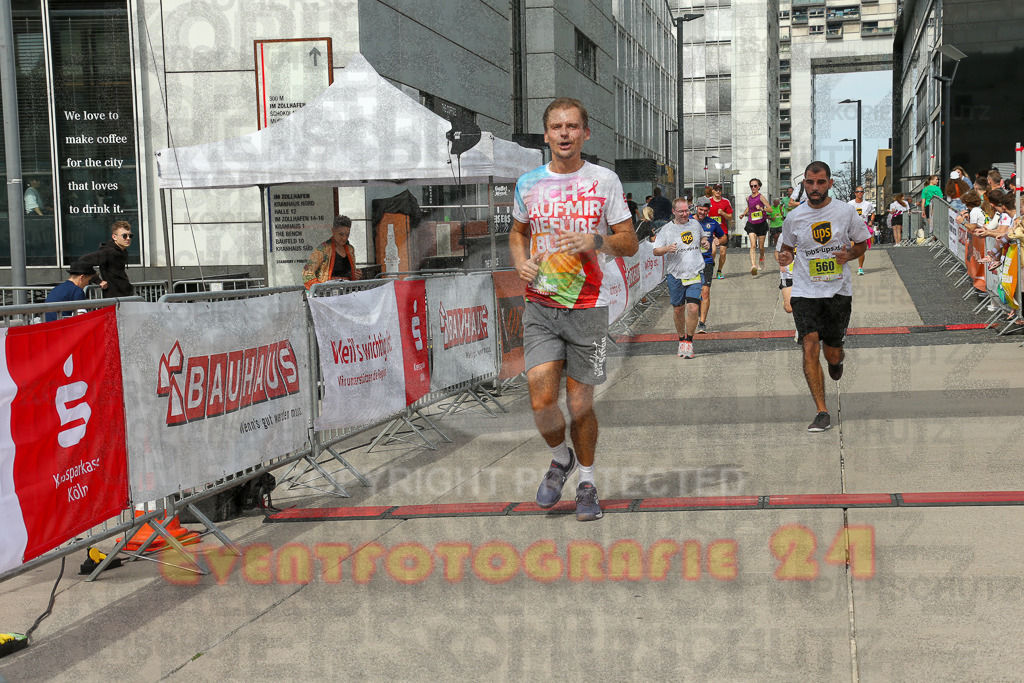 250920_1326_EX1_4585 | Sportfotografie im Rhein-Sieg Kreis, Köln, Bonn, NRW, Rheinland Pfalz, Hessen, etc. Unser Tätigkeitsfeld umfasst den Laufsport vom Volkslauf über den Marathon, Duathlon, Triathon bis zum Ultralauf wie Kölnpfad Ultra oder Schindertrail.