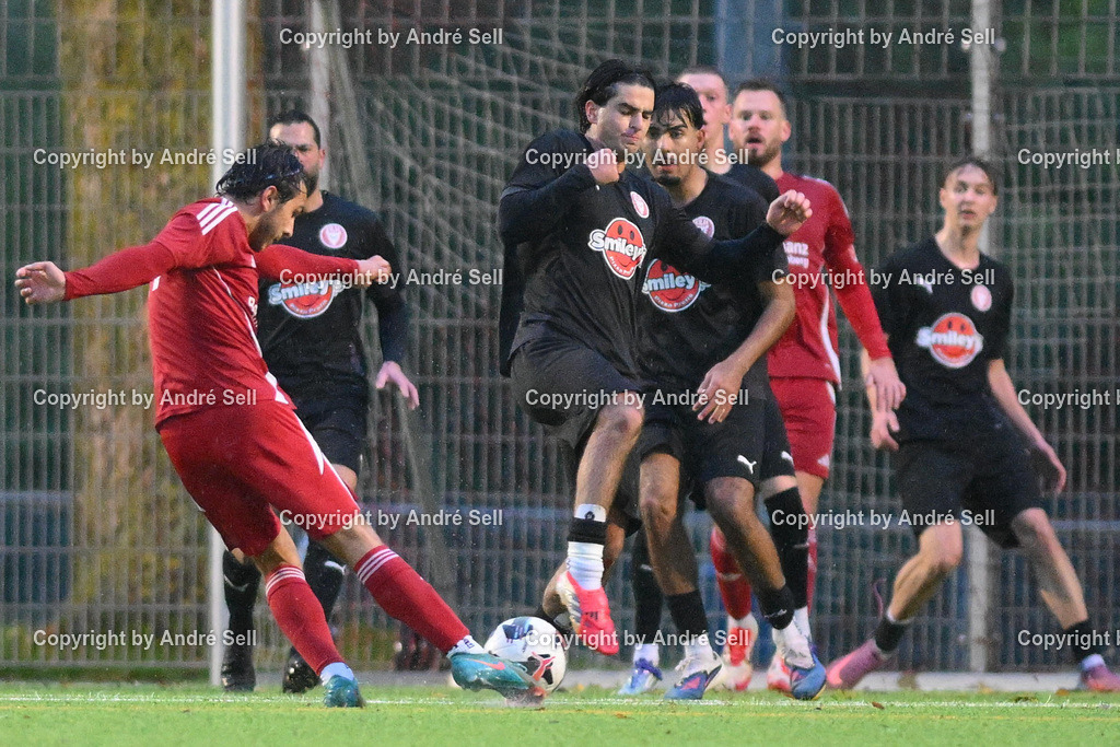 FC Kilia Kiel II vs TSV Flintbek | Talha Özdmir (Kilia #15) vs Burak Özcan (Flintbek #17) / Fußball-Verbandsliga Ost Männer 2026/2027 / FC Kilia Kiel II vs TSV Flintbek / Kilia Sportplatz / Kiel / 10.10.26 - Realisiert mit Pictrs.com