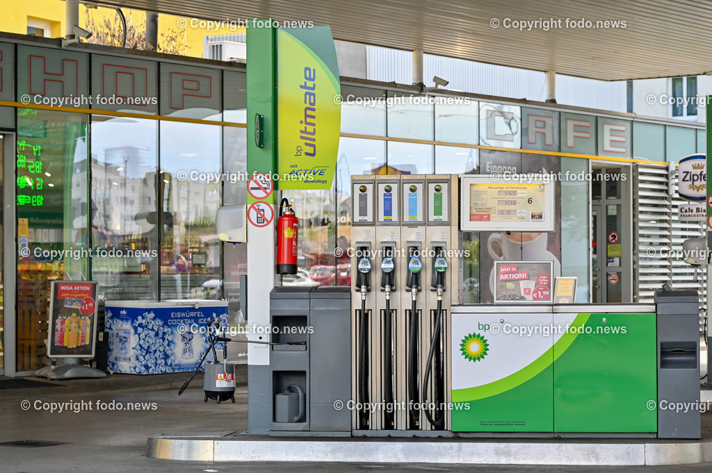 Mineraloelunternehmen_ Linz_ 05.07.2023-26 | 05.07.2023, Linz, AUT, Mineraloelunternehmen, im Bild BP, Britisch Petrol, Tankstelle, Marke, Zapfhahn, Zapfsaeule, Logo, Schild, Tafel, Preise