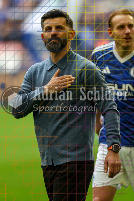 05.04.2026, GER, Fussball, Herren, 2. BL, Saison 2025/2026, FC Schalke 04 - Karlsruher SC | Trainer Miron Muslic (S04) Schlussjubel, jubelt nach dem Sieg 