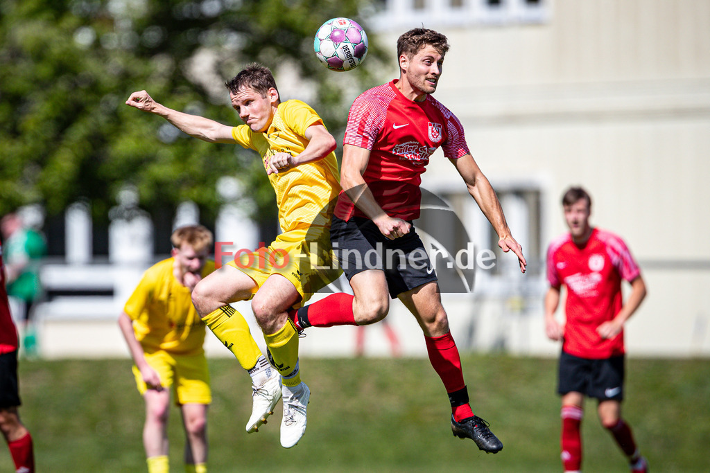 TSV Peißenberg vs SV Münsing-Ammerland | Abstiegs Qualifikationsrunde Kreisliga Gruppe C, TSV Peißenberg vs SV Münsing-Ammerland, 20240511,
Kopfballduell Lukas HAUPTMANN (SVM 15) und Thomas VOELKLE (TSVP 15),
2024-05-11 in Peißenberg (Sportplatz Peißenberg)
Lukas HAUPTMANN (SVM 15), Thomas VOELKLE (TSVP 15)
Copyright: WolfgangxLindner www.foto-lindner.de