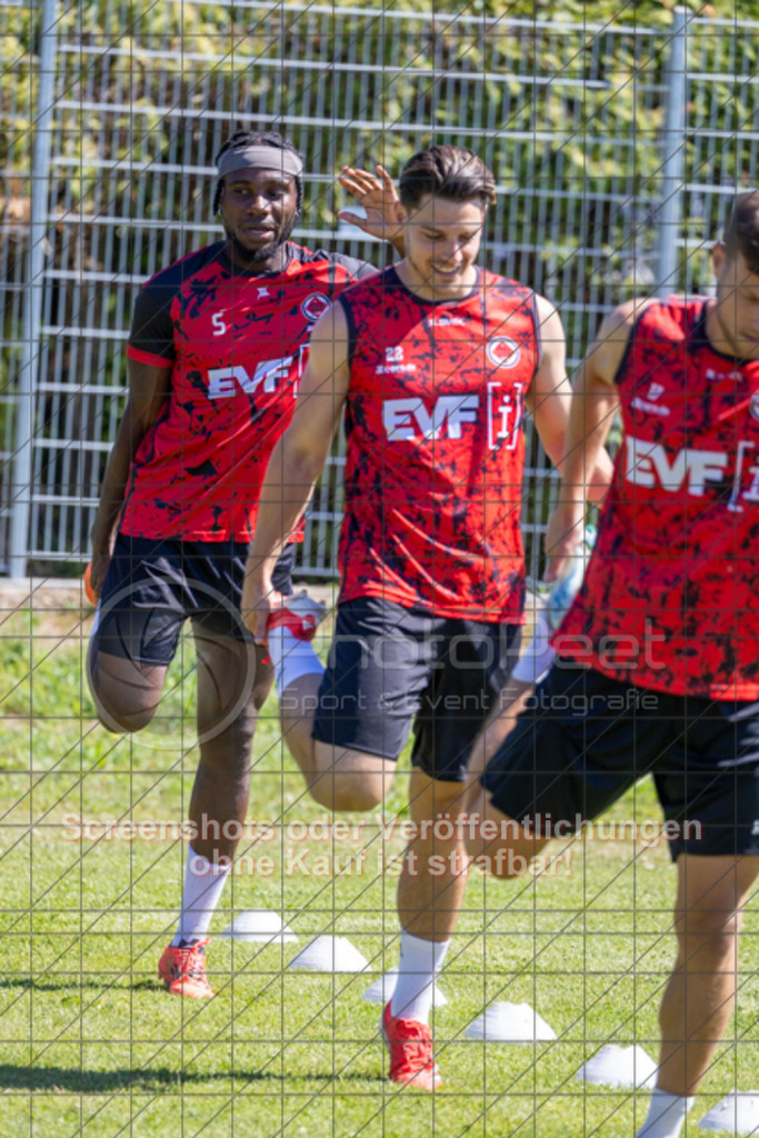 20250629_105217_1019 | #,1.Göppinger SV, Fussball, Oberliga BW - Trainingsauftakt, Saison 2025/2026, Rasensportplatz Stadion SV Göppingen, Hohenstaufenstr. 116, 73033 Göppingen, 29.06.2025 - 10:30 Uhr,Foto: PhotoPeet-Sportfotografie/Peter Harich