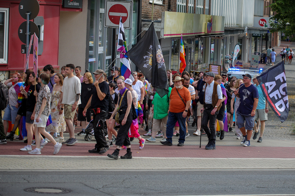 CSD_Moers_190725_068 | Bildergalerie von Sport-Ereignissen aber auch von weiteren spannenden Dingen - nicht nur vom Niederrhein. In Anlehnung an den bekannten Spruch von Hanns Dieter Hüsch heißt das Motto: "Niederrhein ist überall".  - Realisiert mit Pictrs.com