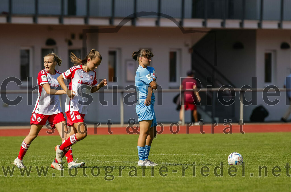 2023-09-09_008_FC_Bayern_Muenchen_gegen_SC_Freiburg | Aschheim, Deutschland, 09.09.2023:
Fußball, B-Juniorinnen-Bundesliga Süd 2023 / 2024, 1. Spieltag, FC Bayern München gegen SC Freiburg, Endergebnis: 4:0

Foto: Christian Riedel / fotografie-riedel.net