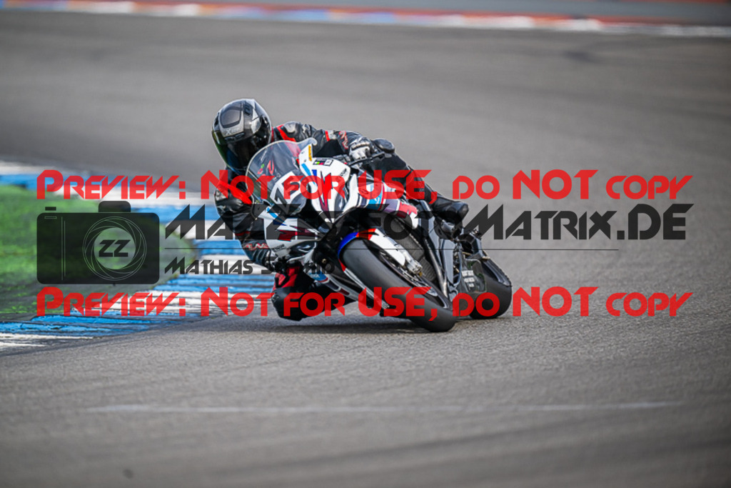 MaZZes_FotoMatrix_230410_2536 | WEISS