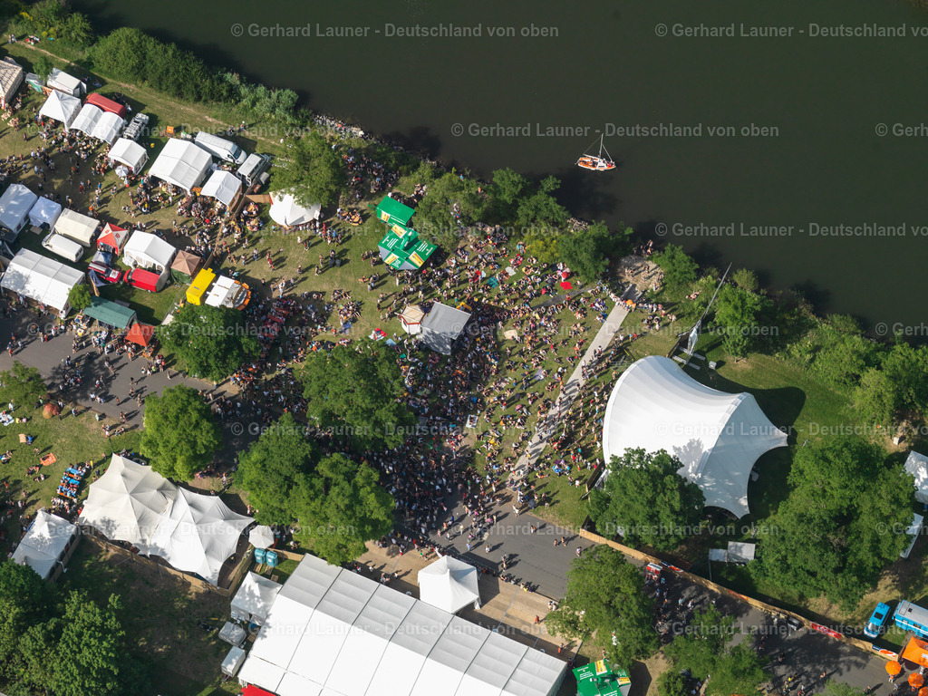 2734126 | Afrika Festival, Kulturelle Veranstaltung 2007 auf dem Mainufergelände zw. Friedensbrücke und Brücke der Deutschen Einheit