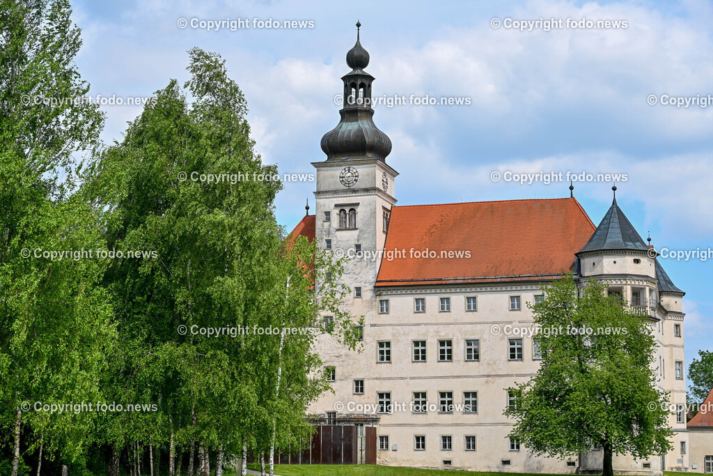 Hartheim_ Lern- und Gedenkschloss_ 07.05.2025-33 | 07.05.2025, Hartheim, AUT, Lern- und Gedenkort, Schloss Hartheim, im Bild Schloss Hartheim, Toetungsanstalt der Nazionalsozialisten waehrend des 2. Weltkrieg, NS-Zeit, Holocaust, Euthanasie, Psychiatrie, Gedenkstaette, KZ-Haeftlinge, Menschen mit Behinderung, Verbrechen, Weg der Vielfalt, gegen Vergessen