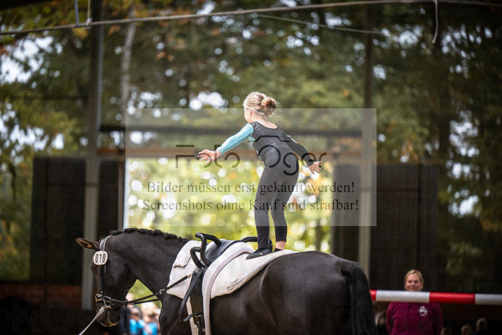DOS_0261 | Entdecke hochwertige Reitturnierfotos von Foto Oger. Professionell, emotional und authentisch – jetzt Lieblingsmomente im Shop bestellen.Deutschlandweite Turnierfotografie. - Realisiert mit Pictrs.com
