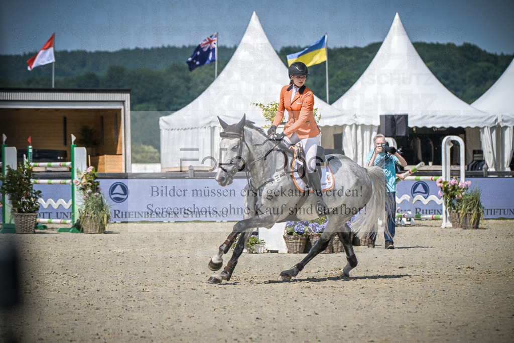 DOS_6004 | Entdecke hochwertige Reitturnierfotos von Foto Oger. Professionell, emotional und authentisch – jetzt Lieblingsmomente im Shop bestellen.Deutschlandweite Turnierfotografie. - Realisiert mit Pictrs.com