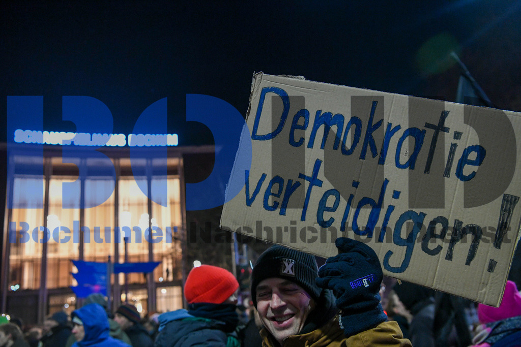 Weihnachtssingen im Stadion | {headline}



(Foto: Christian Schnaubelt / BOND)

 - Realisiert mit Pictrs.com