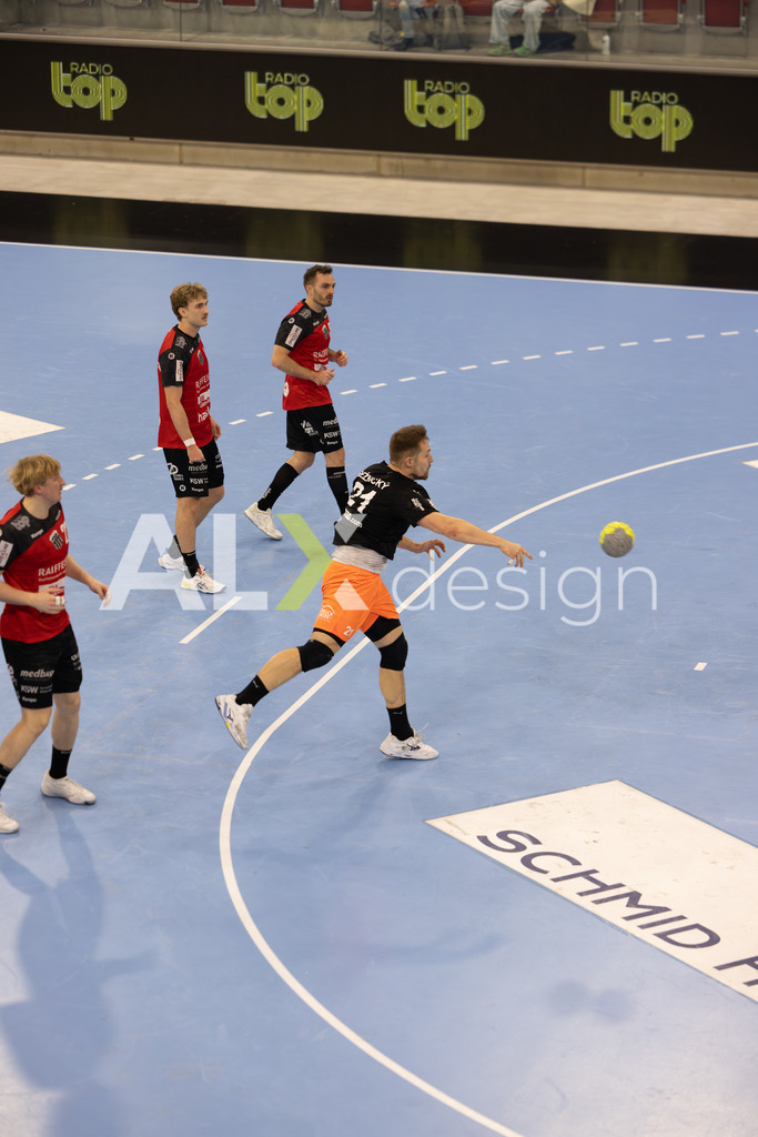 Handballen I Herren I Saison 2025-2026 I Quickline Handball League 2026 | Men I 18. Spieltag I Pfade Winterthur - Kadetten Schaffhausen I 20.12.2025 | 21 Daniel Reznicky (Kadetten Schaffhausen) - Kreisläufer - Realisiert mit Pictrs.com