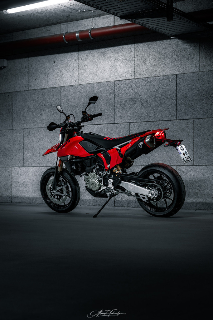 Hypermotard 698 Mono | Entdecken Sie die faszinierende Welt von Alexander Tschuncky Arts: Kreative Fotografie, atemberaubende Automobilkunst und hochwertiger Bilderdruck. Lassen Sie sich inspirieren! - Realisiert mit Pictrs.com