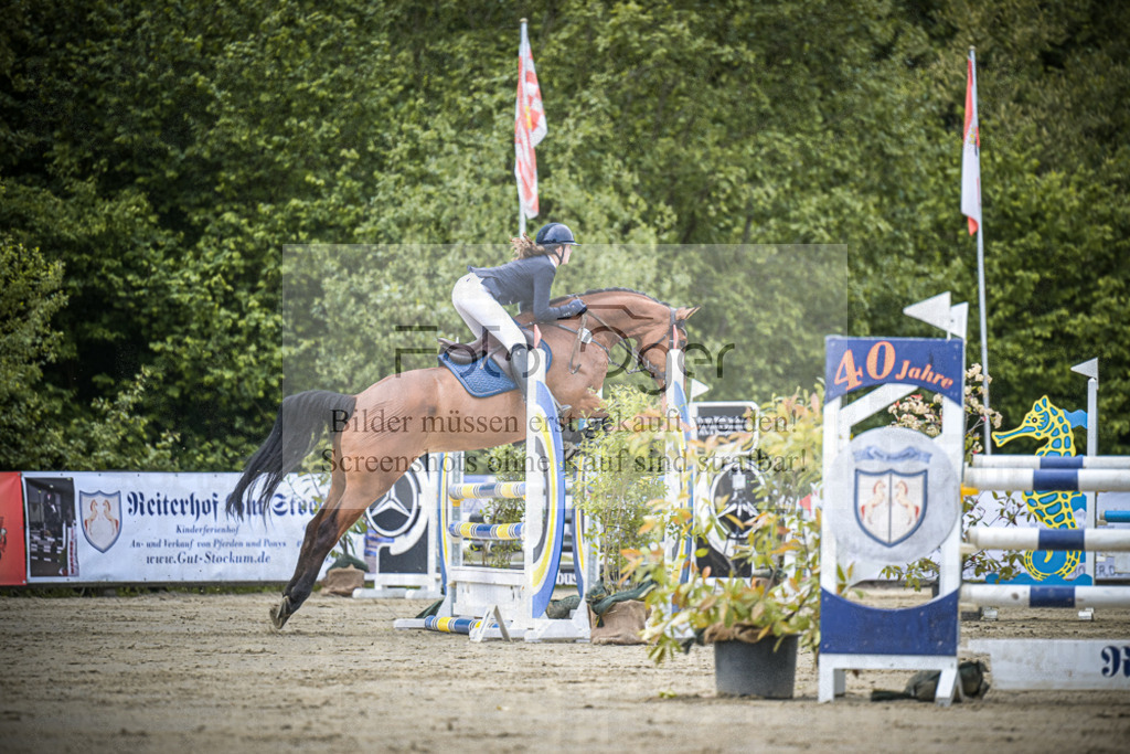 DOS_5020 | Entdecke hochwertige Reitturnierfotos von Foto Oger. Professionell, emotional und authentisch – jetzt Lieblingsmomente im Shop bestellen.Deutschlandweite Turnierfotografie. - Realisiert mit Pictrs.com