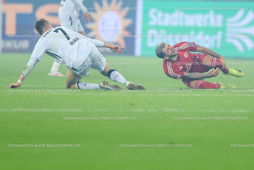 Due09112401023 | 09.11.2024, Fußball, Fortuna Düsseldorf - SC Paderborn 07, 2. Bundesliga, Merkur Spiel-Arena, Saison 2024 2025: Matthias Zimmermann (Fortuna Düsseldorf #25) liegt nach Foul von Filip Bilbija (Paderborn #7) mit Schmerzen auf dem Spielfeld.DFB regulations prohibit any use of photographs as image sequences and or quasi-video.