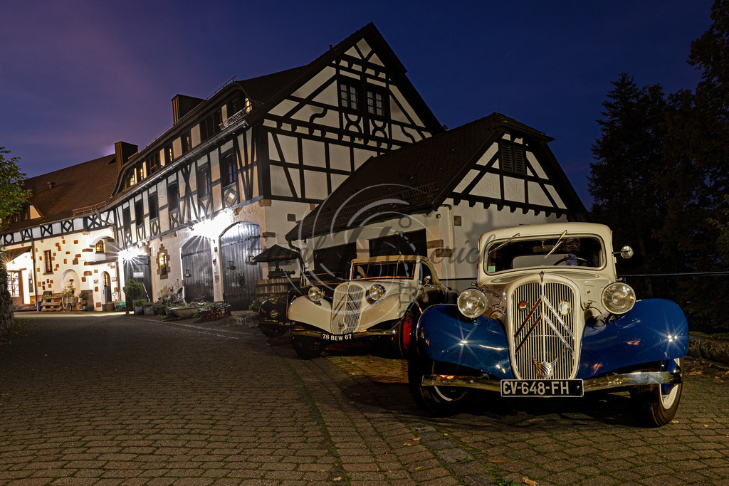 Burg Windeck | Burg Windeck, Die Burg Windeck, auch Burg Alt-Windeck genannt, ist die Ruine einer Schwarzwälder Spornburg auf einem 378 Meter hohen Bergsporn im Bühler Stadtteil Kappelwindeck, Landkreis Rastatt in Baden-Württemberg.  - Realisiert mit Pictrs.com