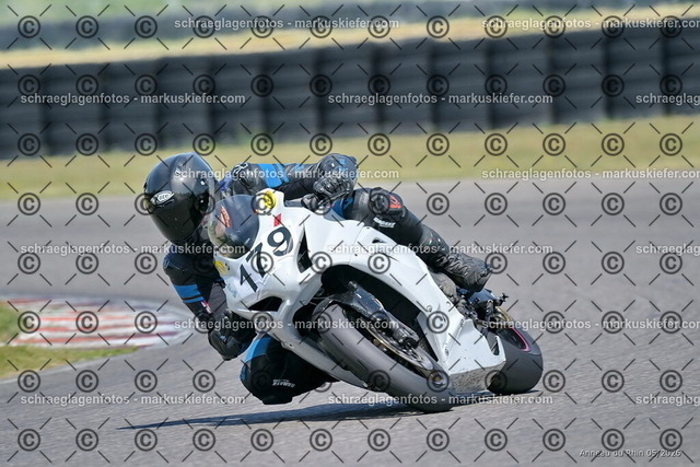 26BT02-2257 | markuskiefer.com - Realisiert mit Pictrs.com