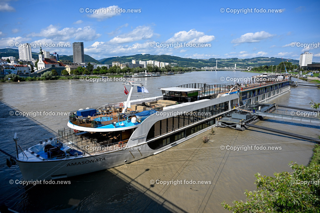 Donaulaende_ Schiffsanlegestelle_ Linz _ 31.08.2023-10 | 31.08.2023, Donaulaende Linz, AUT, Schiffsanlegestelle, Tourismus im Bild Kreuzfahrtschiff, Donaukreuzfahrtschiff, Donau, Schifffahrt, Schiffsanlegestelle, Tourismus
