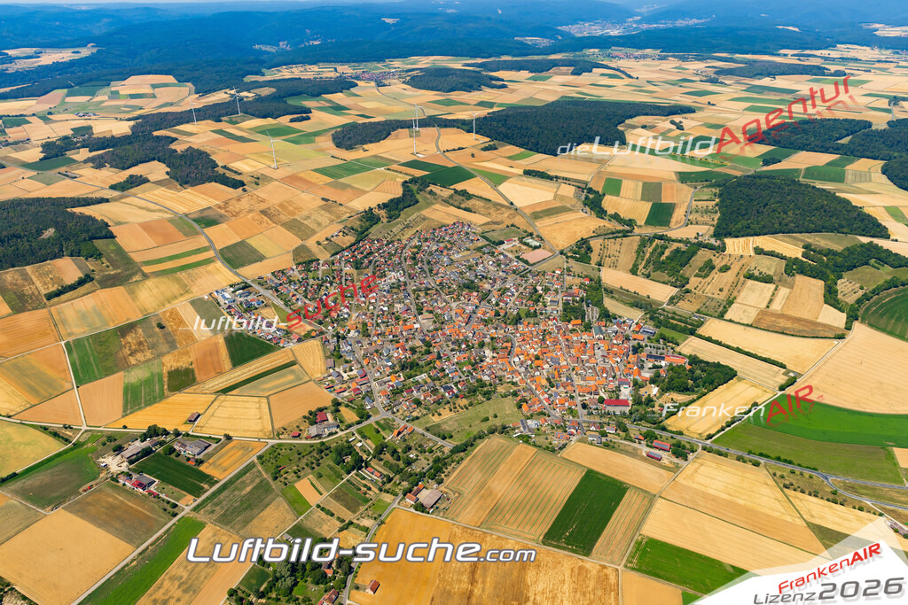 Das Luftbild zeigt :  Urspringen - Die Luftaufnahme wurde 2023 vom UL-Flugzeug aus erstellt ( keine Drohne ) - Hochauflösende Luftaufnahme - Für grossformatige Ausdrucke geeignet. Die Geschenkidee !Mit Lizenz und Bildrechte bestellbar