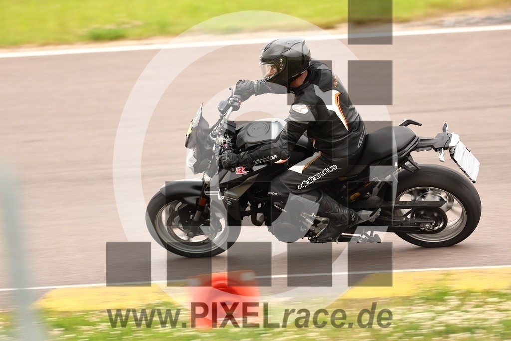 0008-20240629_02093 | Schöne Erinnerungen an spannende Momente - das festzuhalten ist unser Job. PIXELrace.de ist seit 2003 auf den Rennstrecken Europas unterwegs um die Action draußen beim Fahren und die wunderbare Stimmung imm Fahrerlager für euch einzufangen.