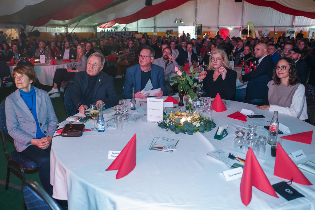 top-top.de250214-148 | Die 3. Weseler SportNacht, die große Sportgala mit Ehrungen der Weseler Sportler des Jahres 2024 findet am Freitag, den 14.02.2025 im Festzelt an der Rheinpromenade statt.Foto: Erwin Pottgiesser