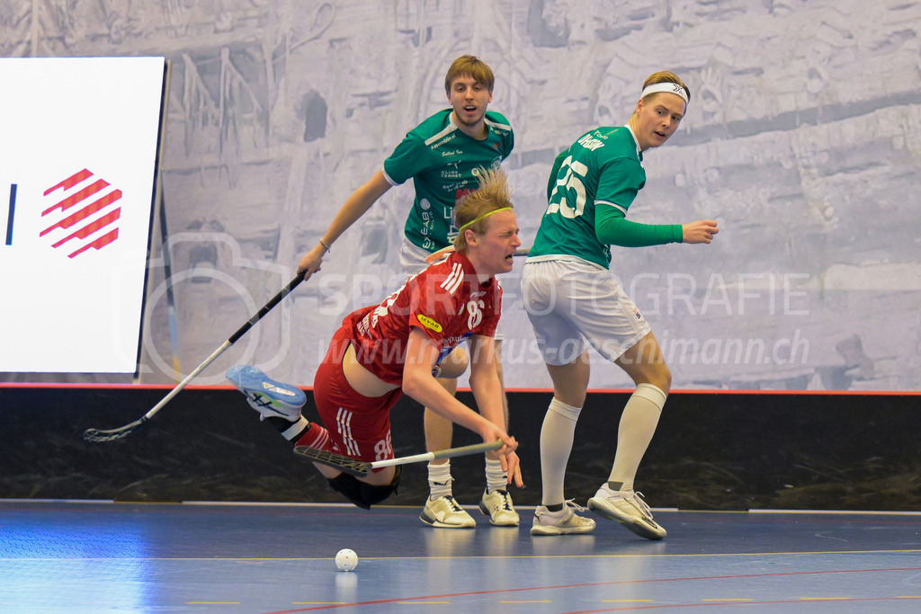 Lillan IBK vs Strängnäs IBK - 17. März 2024 | Lillan IBK vs Strängnäs IBK
Idrottshuset Örebro, Arenahallen, Örebro
Tim Lindgren (#86 Strängnäs IBK) against Aron Ohlsson (#25 Lillan IBK).
Bild: Sportfotografie Markus Aeschimann | www.markus-aeschimann.ch - Realisiert mit Pictrs.com