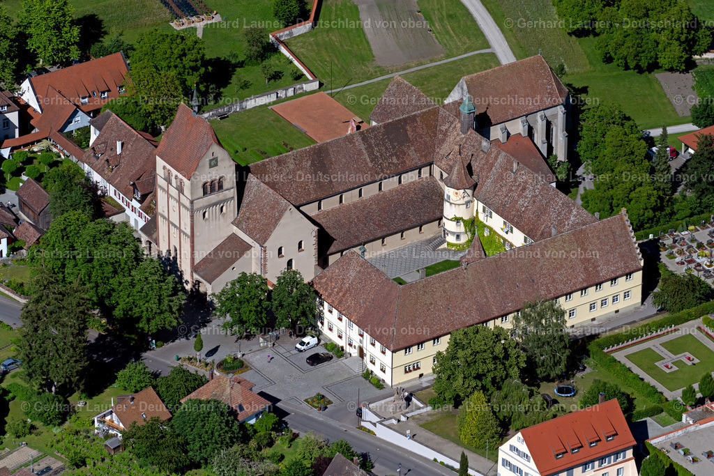 4032210 | REICHENAU 12.06.2020 Gebäudekomplex des Klosters Reichenau und Münster St. Maria und Markus in Mittelzell auf der Insel Reichenau im Bundesland Baden-Württemberg, Deutschland. // Complex of buildings of the monastery Reichenau and Muenster St. Maria and Markus in Mittelzell on Reichenau Island in the state Baden-Wuerttemberg, Germany. Foto: Gerhard Launer
